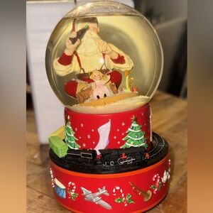Hallmark Coca Cola Santa Snow Globe